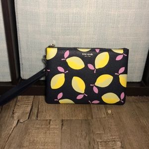Small pouch wristlet